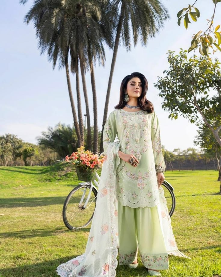 LUXURY LAWN PRET
